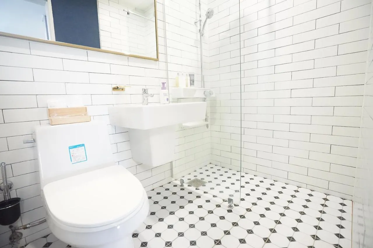 Wisma tamu La Vie Est Belle Hotel Incheon