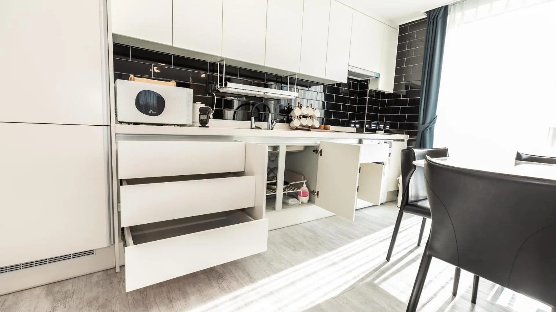 La Vie Est Belle Hotel Incheon 0*,  Korsel