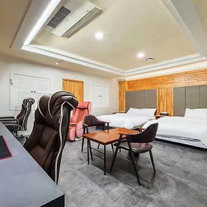 3* 호텔 Carlton Juan Spacious Renovated Free Wifi